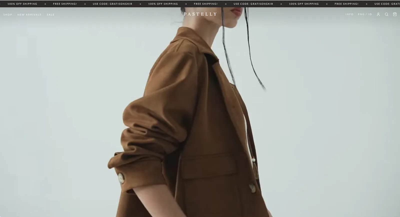 Homepage Pastelly dengan kampanye koleksi fashion bernuansa editorial
